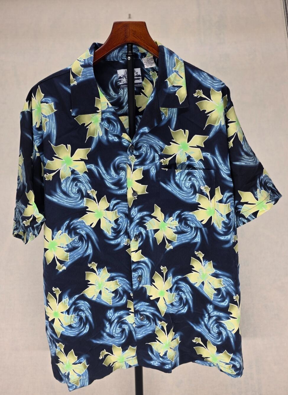Vintage Pineapple Connection Hawaiian Tropical Blue Rayon Men's Shirt. (L)